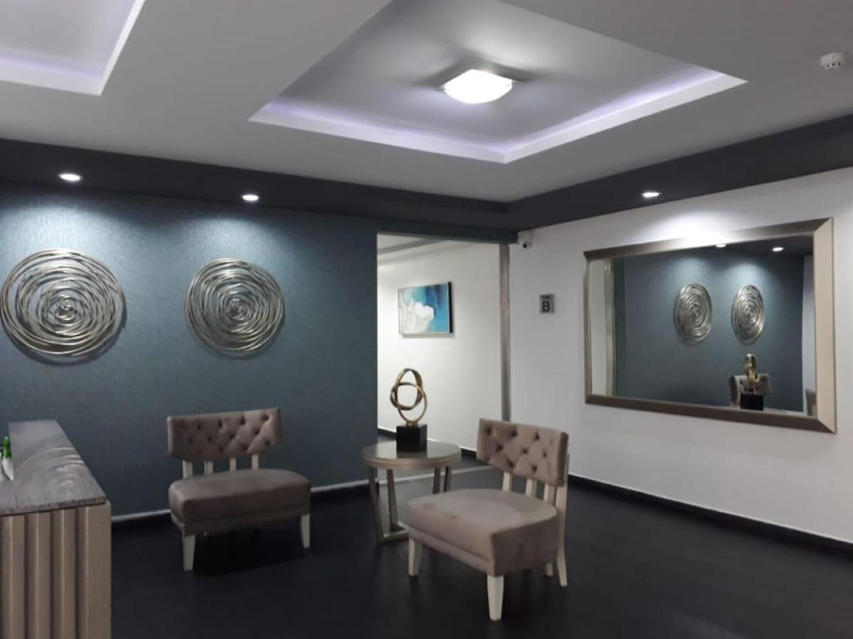 Misuitehotel La Carolina Кито Екстериор снимка